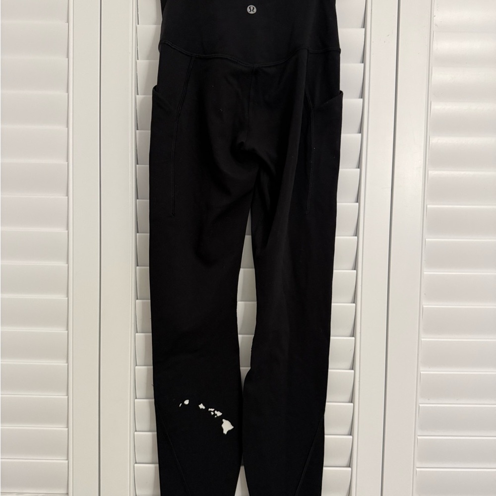 lululemon Hawaii exclusive Black Leggings crop with pockets 23”